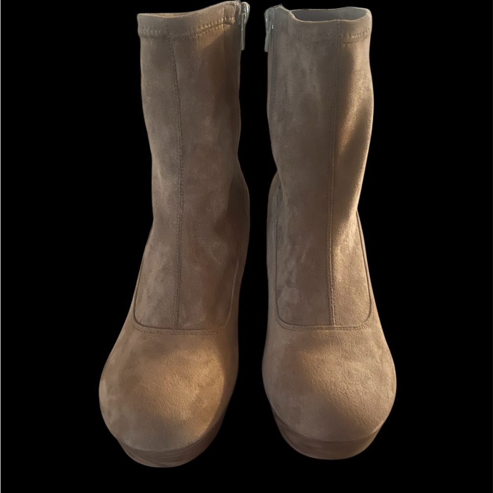 🎉HP🎉Pierre Dumas Women’s Tan Suede Ankle Boots size 8.5 - Picture 5 of 9
